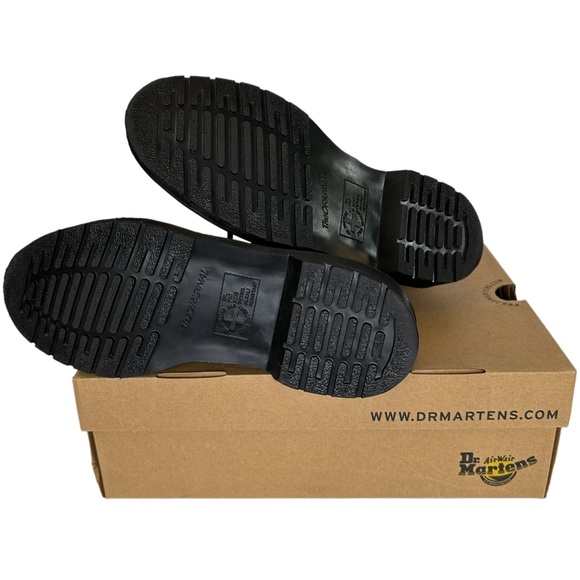 Dr. Martens Mono Smooth Leather Unisex Shoes - Women’s: US 9 - Men’s: US 8 - Picture 10 of 17